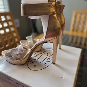 NWT Steve Madden Gold Women's Heels 4".